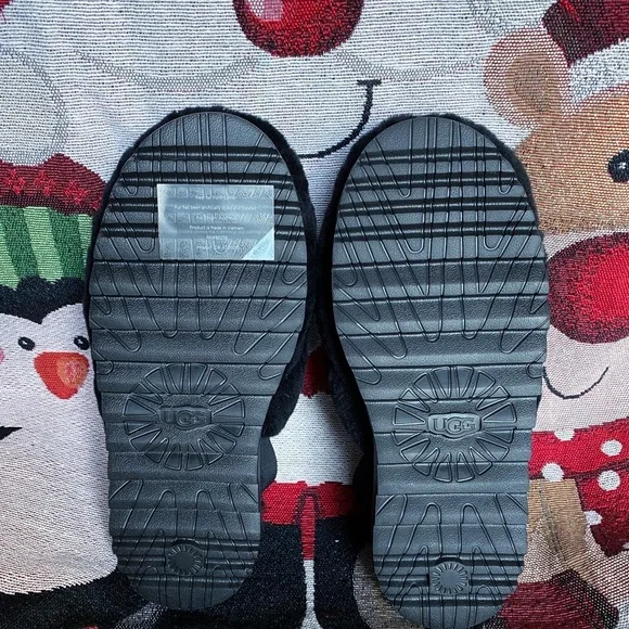 UGG Black Super Fluff Slipper - Picture 8 of 9